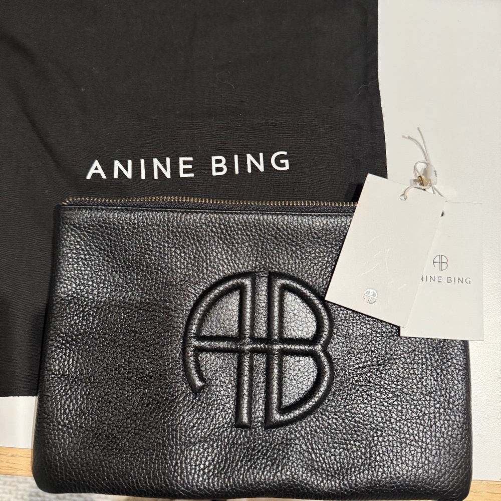 ANINE BING PEBBLED BLACK LEATHER POUCH NEW WITH TAGS AND DUST BAG